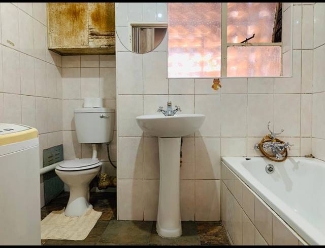2 BEDROOM FLAT FOR SALE IN VEREENIGING CENTRAL
